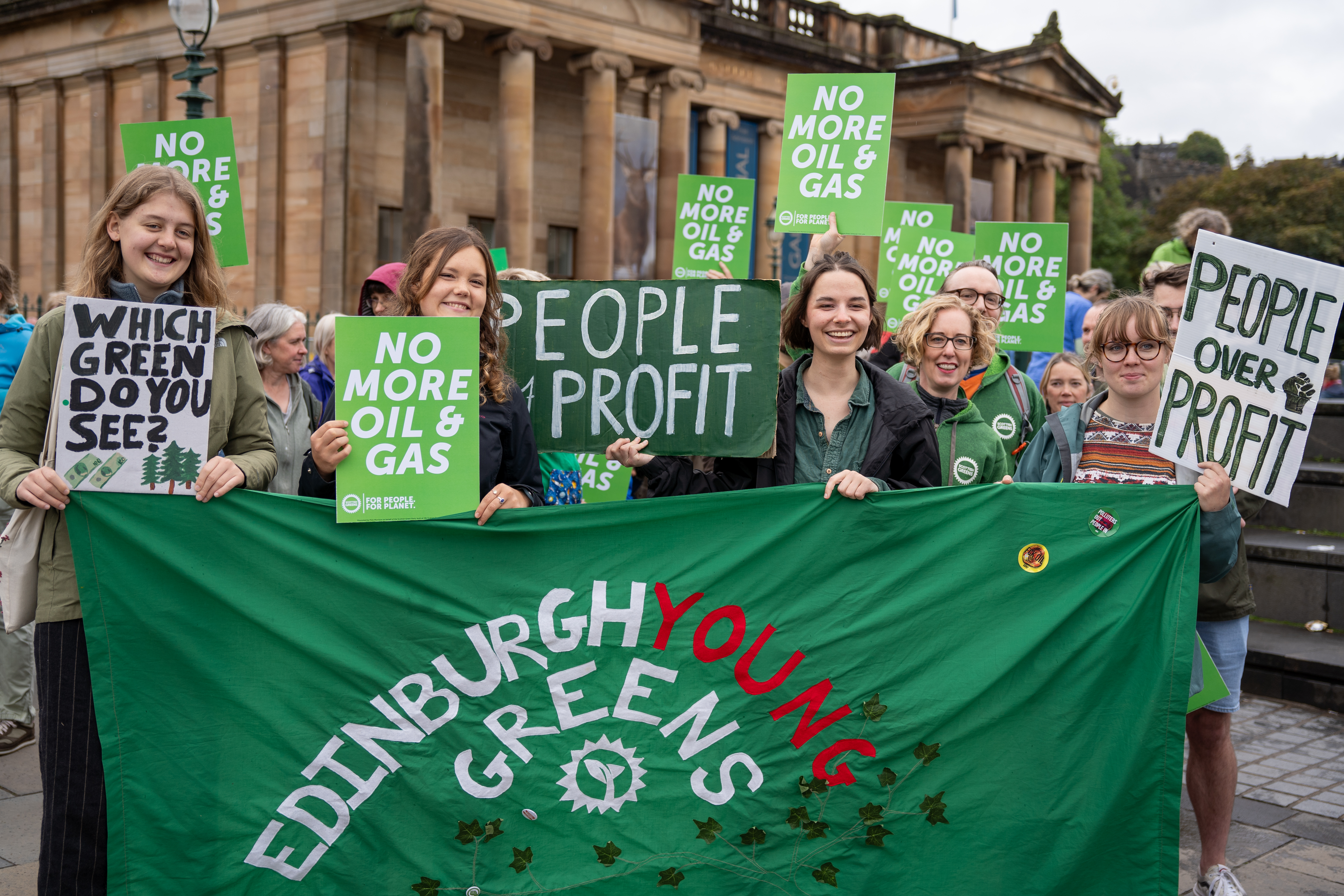 Lorna Slater MSP joins young greens at Edinburgh protest
