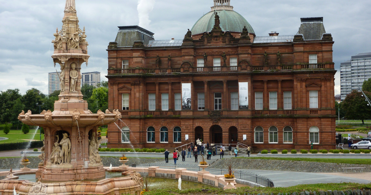 People's Palace in Glasgow Green with Doulton Fountain in front of building People's Palace building in Glasgow Green with Doulton Fountain in front of building